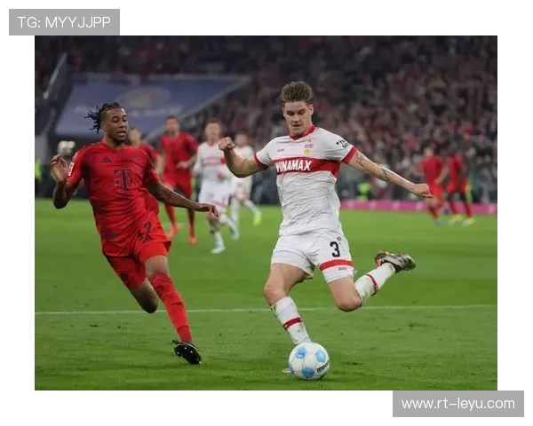 莱默尔脚后跟巧射破门,拜仁开场流畅配合撕开斯图加特防线 莱默尔脚后跟巧射破门,拜仁开场流畅配合撕开斯图加特防线